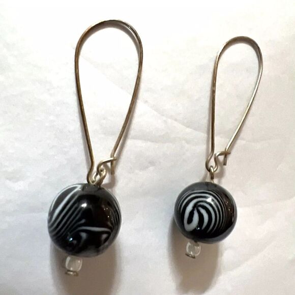 Black & Gray Snowflake Obsidian Pendant w/ Plastic Bracelet & Drop Earrings Set - Picture 14 of 16